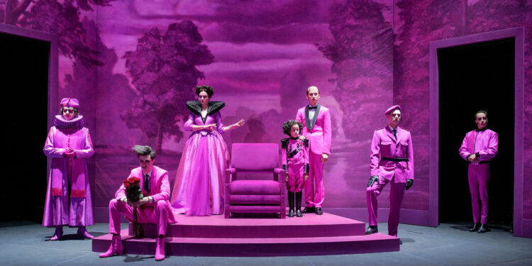 Two Theaters, Different Worlds – The New York Times