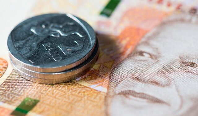 The rand is no longer following the rules: analysts