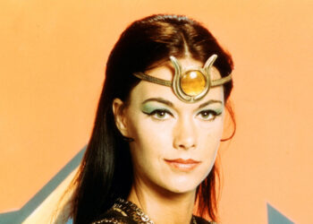 JoAnna Cameron, an Early Female Superhero on TV, Is Dead at 73