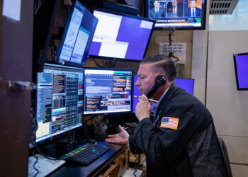Stock futures move higher after Friday’s big sell-off, investors monitor omicron Covid variant