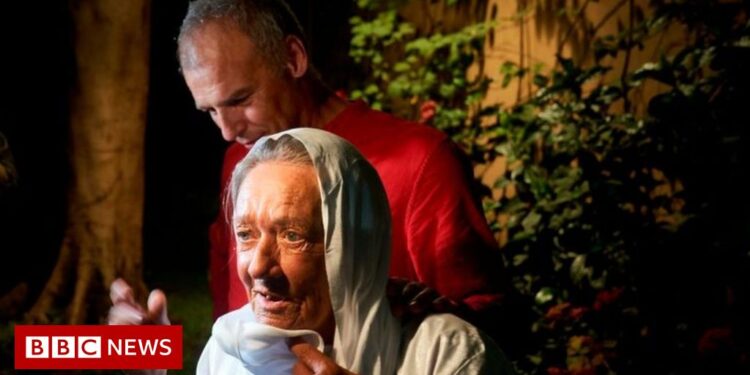 Sophie Pétronin: France criticises saved hostage who went back to Mali Sophie Pétronin: France criticises saved hostage who went back to Mali