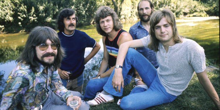 Graeme Edge, Drummer and Co-Founder of the Moody Blues, Dies at 80 Graeme Edge, Drummer and Co-Founder of the Moody Blues, Dies at 80
