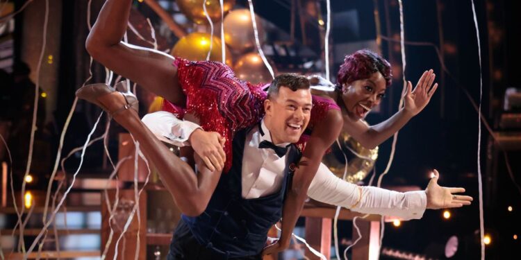 BBC Strictly Come Dancing: Fans fuming after contestant awarded 39 points despite perfect comments from judges BBC Strictly Come Dancing: Fans fuming after contestant awarded 39 points despite perfect comments from judges