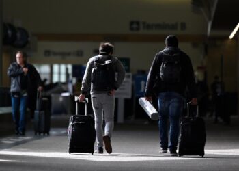As Thanksgiving travel approaches, U.S. screens highest number of air passengers since start of pandemic