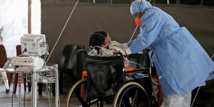 Covid-19 hospitalizations rising in South Africa’s omicron hot spot Covid-19 hospitalizations rising in South Africa’s omicron hot spot