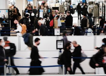 CDC expanding surveillance at 4 major US airports to look for Omicron