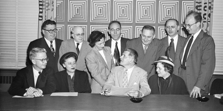 Steve Bannon and a Cautionary Tale on Congressional Power