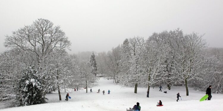 UK weather: Exact date for snow to hit is just days away UK weather: Exact date for snow to hit is just days away