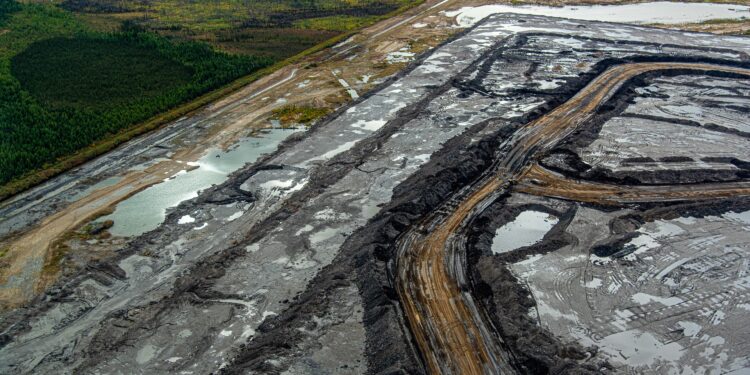 Canada’s Tar Sands: Destruction So Vast and Deep It Challenges the Existence of Land and People Canada’s Tar Sands: Destruction So Vast and Deep It Challenges the Existence of Land and People