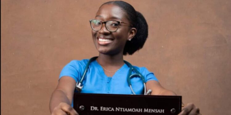 Erica Mensah: Ghanaian Lady Becomes Medical Doctor at 21 ▷ Ghana news Erica Mensah: Ghanaian Lady Becomes Medical Doctor at 21 ▷ Ghana news