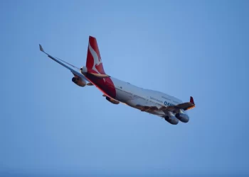First Darwin to London flight takes off
