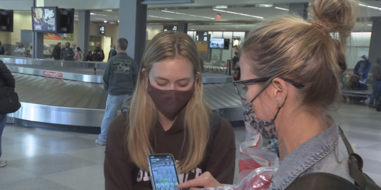 Raleigh family arrives at RDU, describes traveling from South Africa amid COVID-19 omicron restrictions