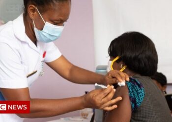 Ghana's Covid restrictions: Unvaccinated must get jabs on arrival – BBC News