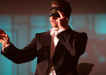 ‘Nightmare Alley’ Review: Seeing Is Believing. (Suckers!)