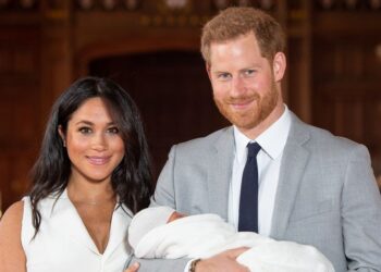 Fans say Prince Harry and Archie look like twins in adorable Christmas card photo with Meghan Markle and Lilibet