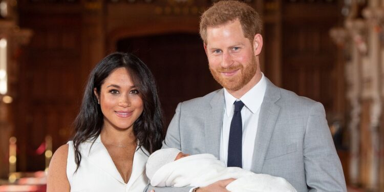 Fans say Prince Harry and Archie look like twins in adorable Christmas card photo with Meghan Markle and Lilibet