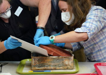 A Time Capsule Beneath a Lee Statue Reveals More Mysteries