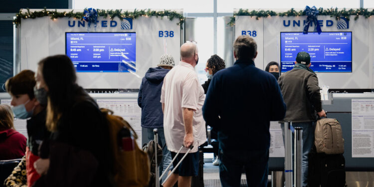 United, Other Airlines Cancel Flights Due to Omicron United, Other Airlines Cancel Flights Due to Omicron