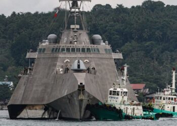 Navy Fires Warship’s Top Two Officers, Citing ‘Loss of Confidence’