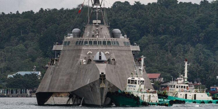 Navy Fires Warship’s Top Two Officers, Citing ‘Loss of Confidence’ Navy Fires Warship’s Top Two Officers, Citing ‘Loss of Confidence’