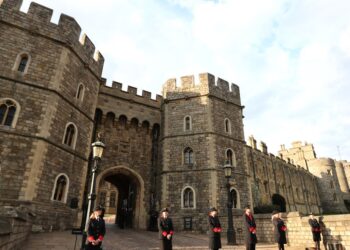 Armed Windsor intruder leaves ‘chill in the air’ and calls for review of Queen’s security