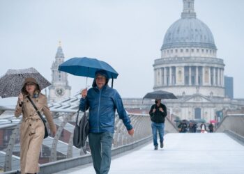 London weather: Yellow weather warning issued as strong winds and freezing temperatures to hit capital