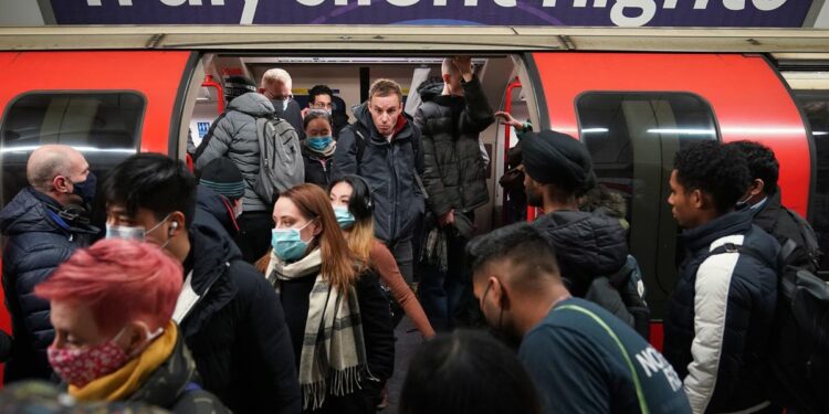 Covid latest news LIVE: Omicron ‘most significant threat since start of pandemic,’ says Dr Jenny Harries Covid latest news LIVE: Omicron ‘most significant threat since start of pandemic,’ says Dr Jenny Harries