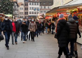 U.S., Germany plan new restrictions as Omicron rattles investors