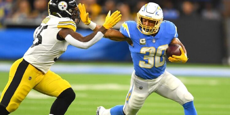 Steelers’ frustration mounting with Devin Bush: Former first-round LB not developing as Pittsburgh had hoped Steelers’ frustration mounting with Devin Bush: Former first-round LB not developing as Pittsburgh had hoped