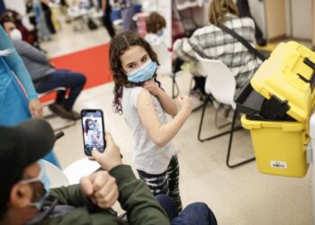 Today’s coronavirus news: One-year anniversary of first vaccines administered in Canada; Pfizer’s experimental pill appears effective against the Omicron variant