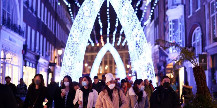 UK Covid news live: 30% of cases in London are now Omicron as Govt advised to bring in tougher restrictions UK Covid news live: 30% of cases in London are now Omicron as Govt advised to bring in tougher restrictions