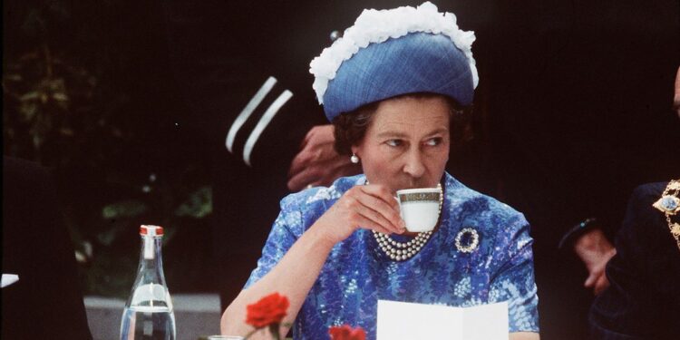 Royal Family: The strange rule that the Queen has for afternoon tea and the reason behind it Royal Family: The strange rule that the Queen has for afternoon tea and the reason behind it