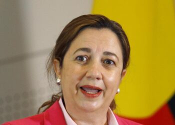 Annastacia Palaszczuk announces delay of the school year until February 7