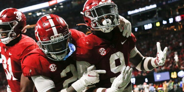 Track which conferences are winning the 2021-2022 bowl season Track which conferences are winning the 2021-2022 bowl season