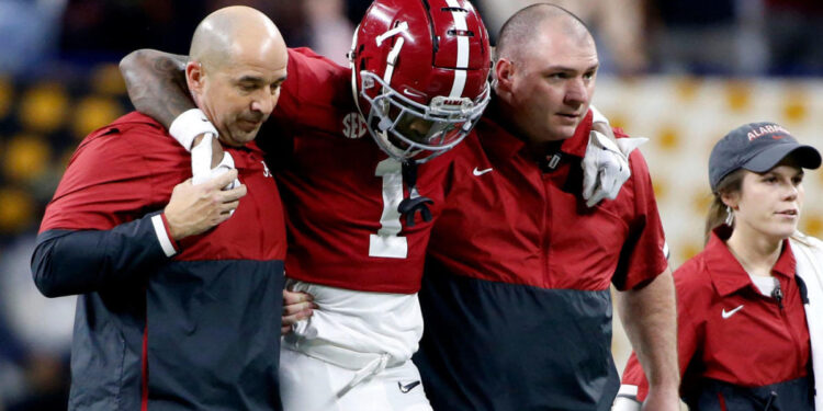 National championship 2022: Alabama star Jameson Williams suffers knee injury early in second quarter National championship 2022: Alabama star Jameson Williams suffers knee injury early in second quarter