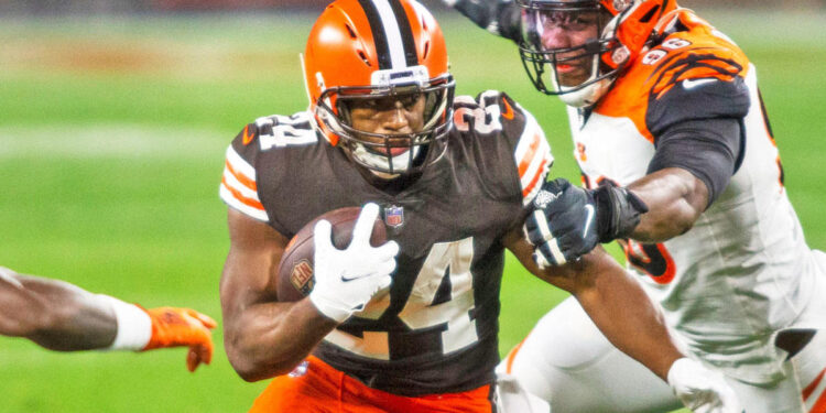 Browns vs. Steelers odds, line, spread: Monday Night Football picks, prediction from model on 134-96 roll