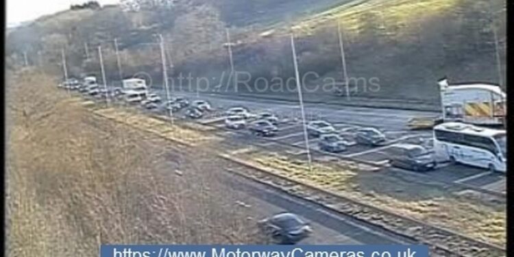 M1 crash live: Man dies after lorry crash on M1 near A406 – MyLondon