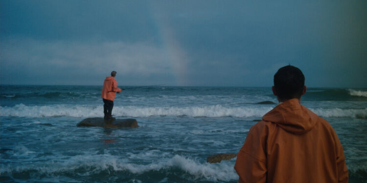 ‘Somewhere With No Bridges’ Review: Of Men and Memories