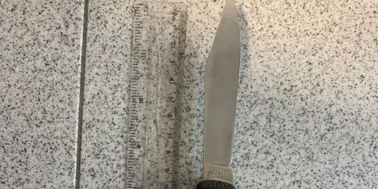 Police arrest suspect carrying lock knife in Southall Police arrest suspect carrying lock knife in Southall