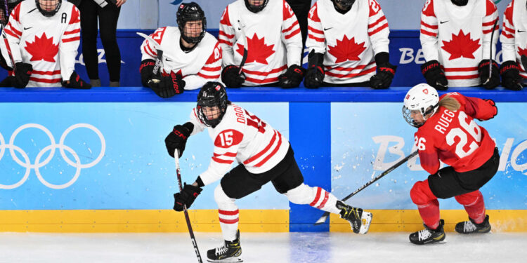 Gold-winning Canadian women’s hockey team scores a victory for gay athletes Gold-winning Canadian women’s hockey team scores a victory for gay athletes