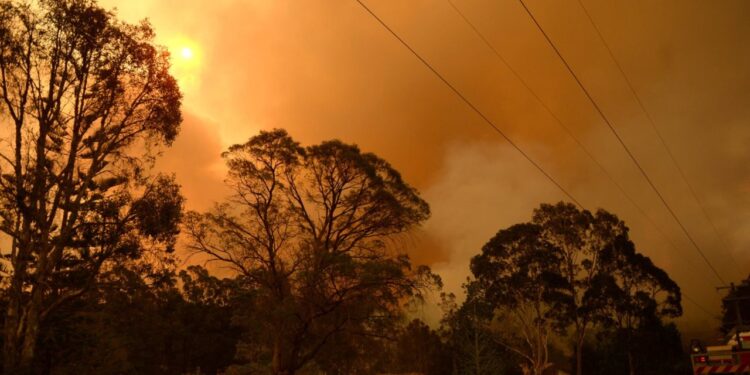 Western Australia bushfire destroys several homes Western Australia bushfire destroys several homes