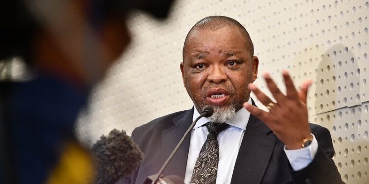 Shell and BP “greedy” for shutting down South Africa’s biggest fuel refinery — Mantashe Shell and BP “greedy” for shutting down South Africa’s biggest fuel refinery — Mantashe