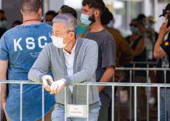 WA records 643 new local COVID-19 cases as Omicron outbreak erupts, five people in hospital
