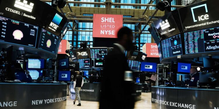 How Australia can learn from US economic mistakes by spending savings How Australia can learn from US economic mistakes by spending savings
