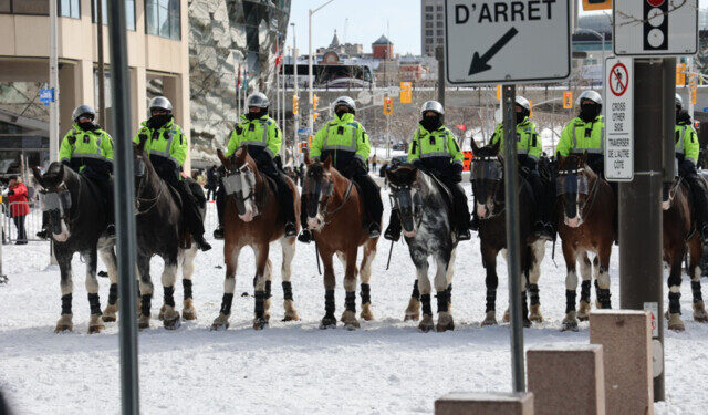 Police descend on Ottawa protest with horses, riot gear as at least 100 are arrested – Canada News Police descend on Ottawa protest with horses, riot gear as at least 100 are arrested – Canada News