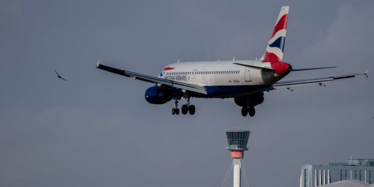 London Heathrow: British Airways passengers face chaos once again with long queues and baggage delays London Heathrow: British Airways passengers face chaos once again with long queues and baggage delays