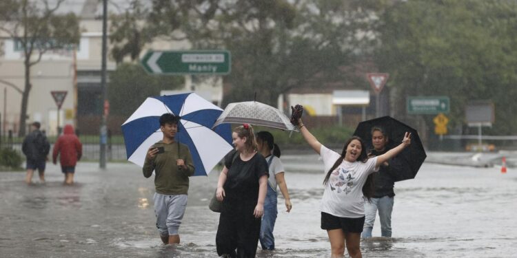 Sydney rain: Why rain along Australia’s east coast could ‘last months’ Sydney rain: Why rain along Australia’s east coast could ‘last months’