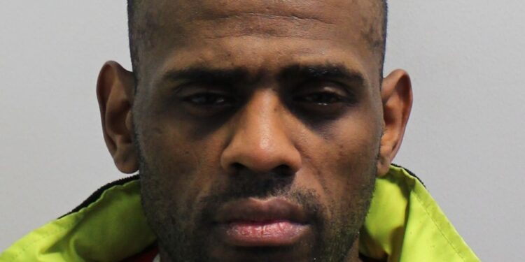 Wandsworth ‘kidnapping’: Met Police launch manhunt after victim left with neck injuries Wandsworth ‘kidnapping’: Met Police launch manhunt after victim left with neck injuries