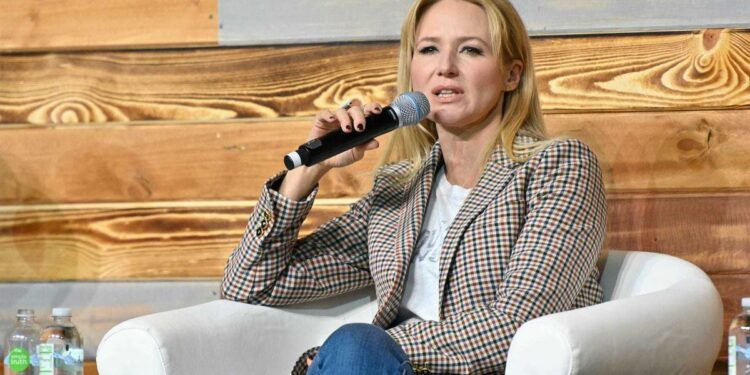 Jewel tried to save Zappos CEO Tony Hsieh after a harrowing visit to his Park City mansion where she found him emaciated and surrounded by nitrous oxide canisters, new bio says Jewel tried to save Zappos CEO Tony Hsieh after a harrowing visit to his Park City mansion where she found him emaciated and surrounded by nitrous oxide canisters, new bio says