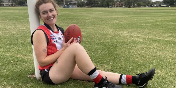 ‘Like headless chickens’: How American developed an Aussie Rules obsession at North Wagga | The Daily Advertiser ‘Like headless chickens’: How American developed an Aussie Rules obsession at North Wagga | The Daily Advertiser